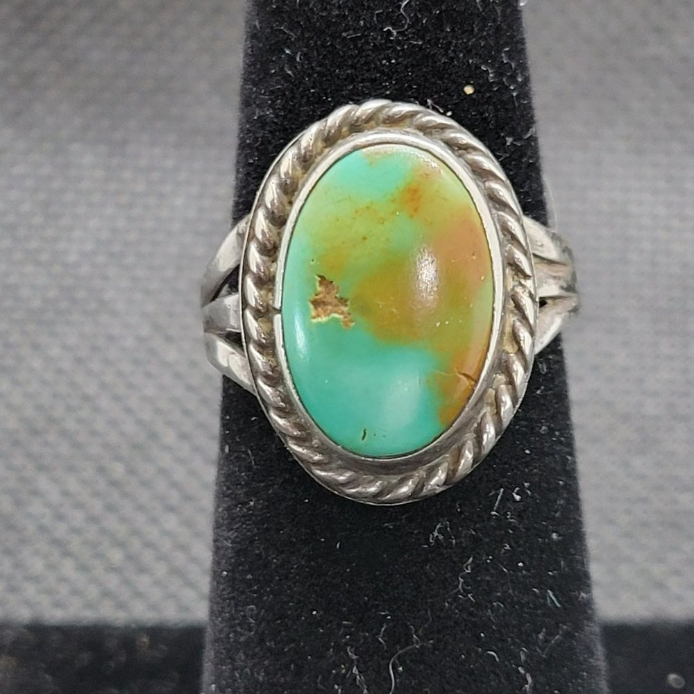 Vintage Turquoise and Silver Southwestern Style Ring size 7.5